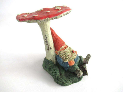 UpperDutch:,Gnome Figurine Slumber Chief 1993 Rien Poortvliet, gnome under Mushroom.