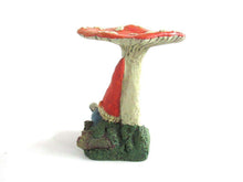 UpperDutch:,Gnome Figurine Slumber Chief 1993 Rien Poortvliet, gnome under Mushroom.