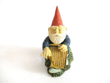UpperDutch:Gnome,Gnome playing music after a design by Rien Poortvliet.
