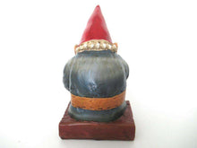 UpperDutch:Gnome,Gnome reading a book, David the Gnome, Design by Rien Poortvliet.