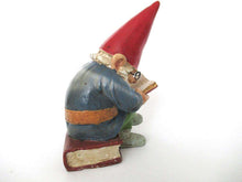 UpperDutch:Gnome,Gnome reading a book, David the Gnome, Design by Rien Poortvliet.