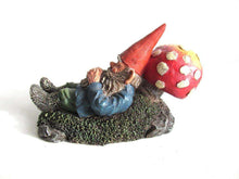 UpperDutch:,Gnome sleeping against a Mushroom. Rien Poortvliet Sleeping Gnome Figurine, David the Gnome. David el Gnomo