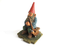 UpperDutch:Gnome,Gnome with pipe 'Grandfather'. Part of the 2001 Classic Gnomes & Friends series designed by Rien Poortvliet