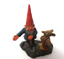 UpperDutch:Gnome,Gnome with shovel and mouse figurine. 'Al with Mouse' Part of the 2001 Classic Gnomes series designed by Rien Poortvliet. Number 700111