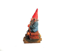 UpperDutch:Gnome,'Grandfather' Pipe smoking gnome figurine. Part of the 2001 Classic Gnomes & Friends series designed by Rien Poortvliet