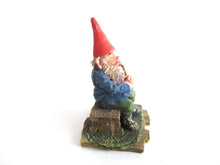 UpperDutch:Gnome,'Grandfather' Pipe smoking gnome figurine. Part of the 2001 Classic Gnomes & Friends series designed by Rien Poortvliet