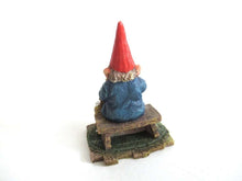UpperDutch:Gnome,'Grandfather' Pipe smoking gnome figurine. Part of the 2001 Classic Gnomes & Friends series designed by Rien Poortvliet