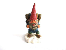 UpperDutch:,'John with backpack' Gnome figurine. Part of the 2001 Classic Gnomes series designed by Rien Poortvliet
