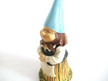 UpperDutch:Gnome,Lisa the Gnome figurine after a design by Rien Poortvliet