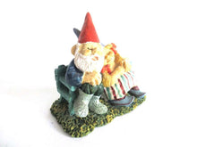 UpperDutch:Gnome,'Love Forever' Gnome Couple in love after a design by Rien Poortvliet