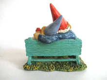 UpperDutch:Gnome,'Love Forever' Gnome Couple in love after a design by Rien Poortvliet
