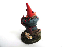 UpperDutch:Gnome,'Lucky' Gnome with Ladybugs figurine after a design by Rien Poortvliet Gnome with ladybugs. Classic gnomes