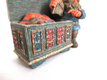 UpperDutch:Gnome,'Max' Classic Gnomes after a design by Rien Poortvliet, Gnome with chest.