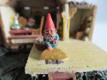 UpperDutch:,'Open house' Gnome figurine after a design by Rien Poortvliet. Dutch Classic Gnomes Villages series. AAAAAAA International Co. Ltd.