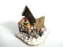 UpperDutch:Gnome,Rien Poortvliet Classic Gnomes Villages 'House with Wren'.