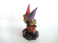 UpperDutch:Gnome,Rien Poortvliet gnome firgurine, dancing gnome couple. Classic Gnomes series 'Fryda and Fred Dancing'. AAAAAAA International Co. Ltd