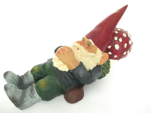UpperDutch:Gnome,Sleeping Gnome on mushroom after a design by Rien Poortvliet, David the Gnome.