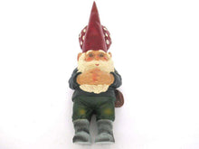 UpperDutch:Gnome,Sleeping Gnome on mushroom after a design by Rien Poortvliet, David the Gnome.