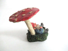 UpperDutch:,'Slumber Chief' a design by Rien Poortvliet. Gnome sleeping under a mushroom. Dutch Classic gnomes series. AAAAAAA International Co. Ltd.