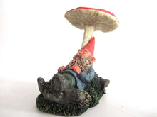 UpperDutch:,'Slumber Chief' a design by Rien Poortvliet. Gnome sleeping under a mushroom. Dutch Classic gnomes series. AAAAAAA International Co. Ltd.
