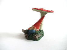UpperDutch:,Slumber Chief Gnome Figurine in original box 1993 Rien Poortvliet, gnome under Mushroom.