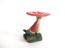 UpperDutch:,Slumber Chief Gnome Figurine in original box 1993 Rien Poortvliet, gnome under Mushroom.