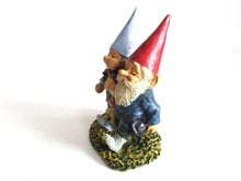 UpperDutch:,Strolling Gnome couple, Walking. David the gnome, Klaus wickl, Gnome figurine designed by Rien Poortvliet.