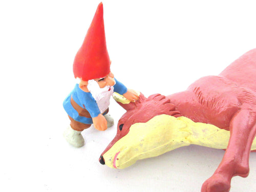 UpperDutch:,Swift the Fox with david sitting on his back, riding, David the gnome, After a design by Rien Poortvliet, BRB, Swift, Fox.