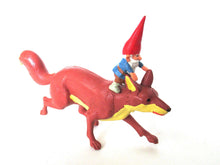 UpperDutch:,Swift the Fox with david sitting on his back, riding, David the gnome, After a design by Rien Poortvliet, BRB, Swift, Fox.