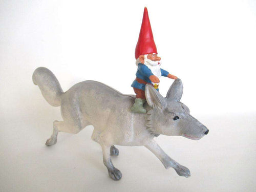 UpperDutch:Gnome,White Polar Fox with David sitting on his back, David the gnome, After a design by Rien Poortvliet, BRB, Swift, Fox.