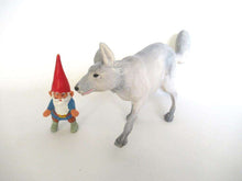 UpperDutch:Gnome,White Polar Fox with David sitting on his back, David the gnome, After a design by Rien Poortvliet, BRB, Swift, Fox.
