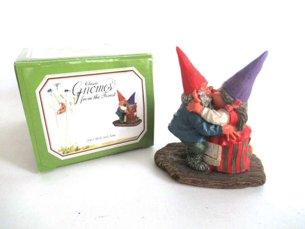 UpperDutch:Gnome,'Will and Ann' Dancing Gnome couple, kissing gnome couple. David the gnome after a design by Rien Poortvliet.