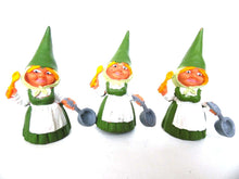 UpperDutch:Gnomes,1 (ONE) Gnome figurine, Gnome after a design by Rien Poortvliet, Brb Gnome cooking, Lisa the Gnome.