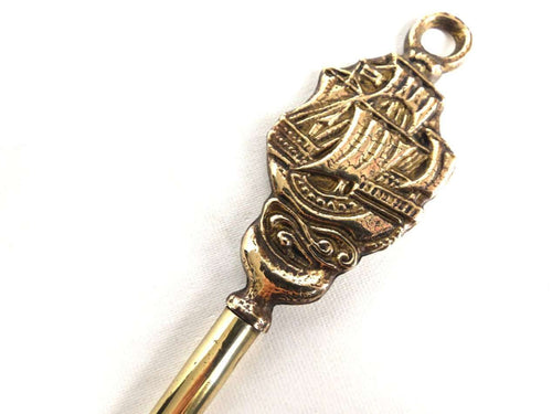 UpperDutch:Home and Decor,Shoe Horn. Shoe Spoon. Antique brass shoe horn with ship / nautical.
