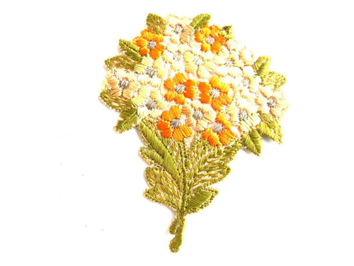 UpperDutch:Sewing Supplies,Flower applique, Vintage embroidered applique. Vintage floral patch, sewing supply.