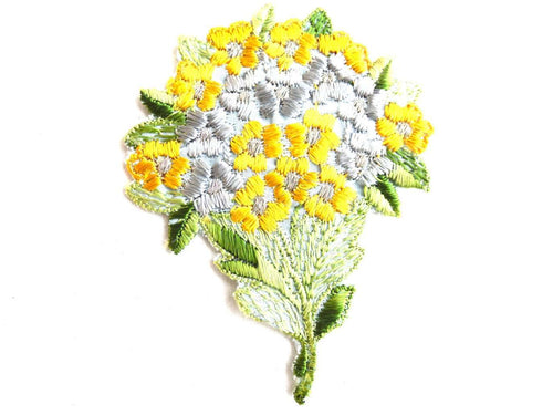 UpperDutch:Sewing Supplies,Flower applique, Vintage embroidered applique. Vintage floral patch, sewing supply.