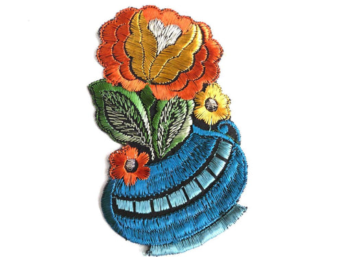 UpperDutch:Sewing Supplies,Authentic Collectible Flower Applique, flower basket applique, 1930s embroidered applique. Vintage floral patch, sewing supply.