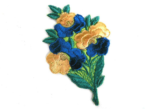UpperDutch:Sewing Supplies,1930s Flower applique, Vintage embroidered applique. Vintage floral patch, sewing supply.