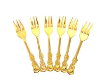 UpperDutch:Home and Decor,Set of 6 Gold tone Forks with roses, Teaspoons. Vintage Cutlery. Fork, rose.