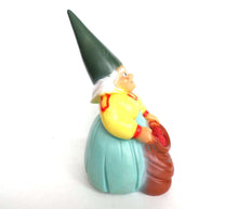 UpperDutch:Gnomes,Lisa the Gnome, wife of David the Gnome.  BRB gnome figurine, PVC garden gnome. Lisa the gnome .