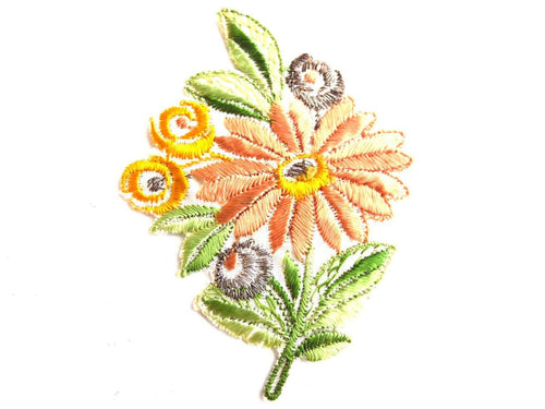 UpperDutch:Sewing Supplies,1930s Flower applique, Vintage embroidered applique. Vintage floral patch, sewing supply.