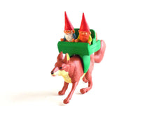 UpperDutch:Gnomes,Swift the Fox with gnomes sitting on his back, riding, David the gnome, After a Design by Rien Poortvliet, BRB, Swift, Fox.