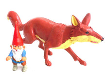 UpperDutch:Gnomes,Swift the Fox with david sitting on his back, riding, David the gnome, After a design by Rien Poortvliet, BRB, Swift, Fox.