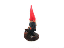 UpperDutch:Gnomes,Gnome figurine, Al-Joe, Klaus Wickl 1993, Enesco, Rien Poortvliet, Miniature collectible gnomes, gnome with ax.