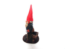 UpperDutch:Gnomes,Gnome figurine, Al-Joe, Klaus Wickl 1993, Enesco, Rien Poortvliet, Miniature collectible gnomes, gnome with ax.
