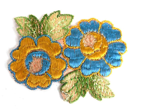 UpperDutch:Sewing Supplies,1930s Flower applique, Vintage embroidered applique. Vintage floral patch, sewing supply.