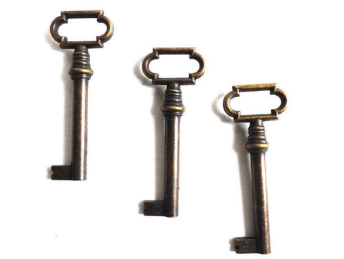 UpperDutch:,Set of 3 Authentic Beautiful antique metal keys / keys, skeleton key,shabby, rusty, rustic.