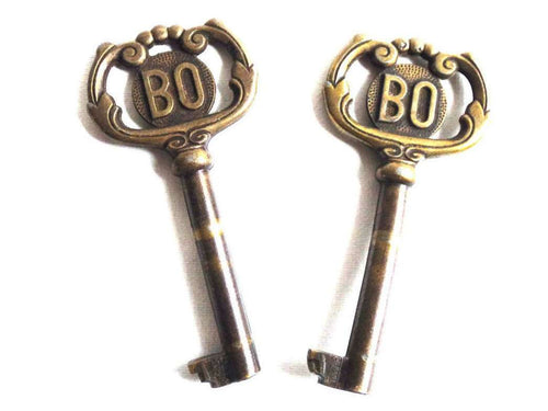 UpperDutch:,Set of 2 Authentic Beautiful antique metal keys / keys, skeleton key,shabby, rusty, rustic.