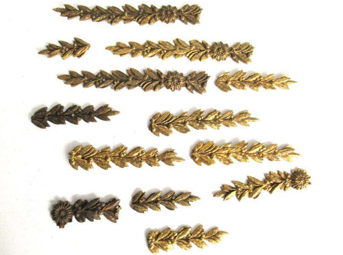 UpperDutch:,Collection DAMAGED furniture appliques, decoration pieces. Authentic antique leaf motif, laurel/olive. Ormolu. Sold as is: broken.
