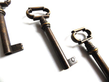 UpperDutch:,Set of 3 Authentic Beautiful antique metal keys / keys, skeleton key,shabby, rusty, rustic.